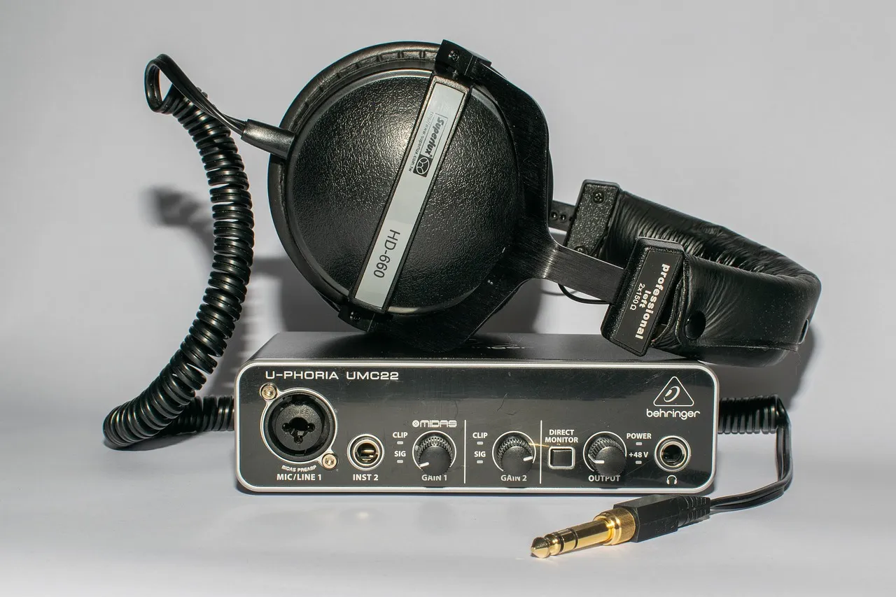 Behringer Ultragain MIC100