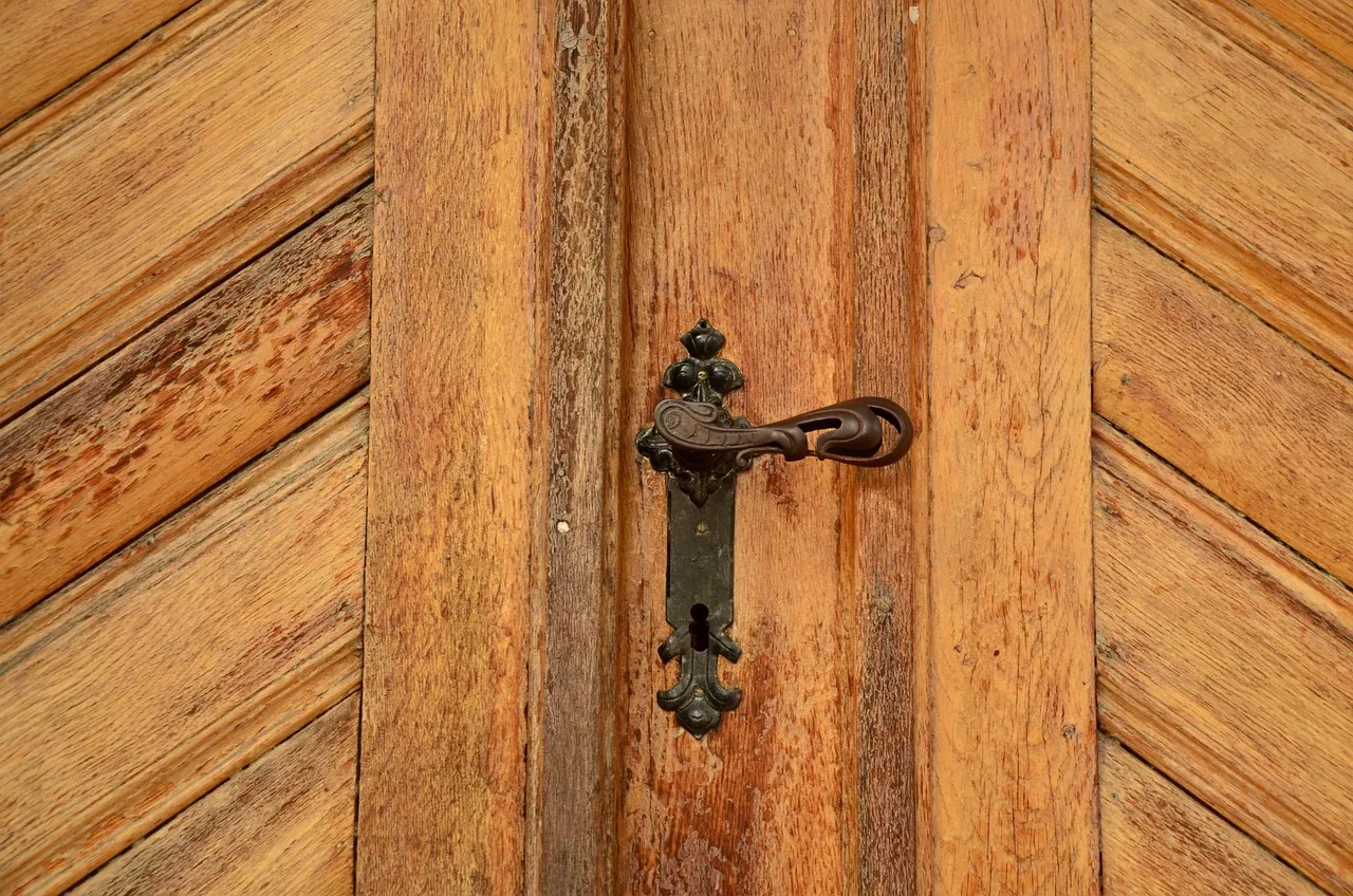 Why your studio door should not have a latch