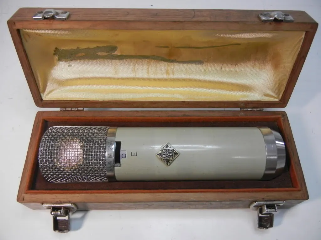 Telefunken ELA M 251 E vintage vacuum tube microphone
